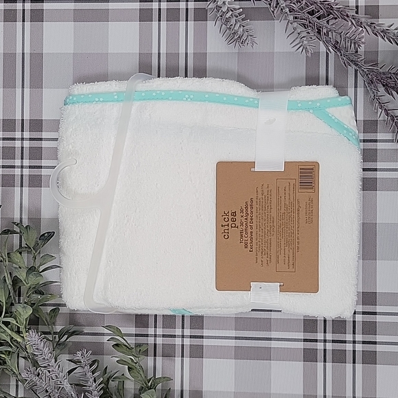 Chick Pea Woven Terry Hooded Elephant/Giraffe Towel - Picture 3 of 3